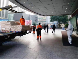 湖北保利大酒店為“方艙醫院”的建設提供了114張床墊和床上用品 (3)